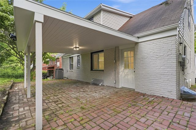814 Fruithurst Dr, Mt Lebanon, PA 15228