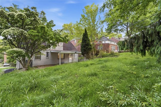 814 Fruithurst Dr, Mt Lebanon, PA 15228