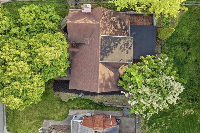 814 Fruithurst Dr, Mt Lebanon, PA 15228