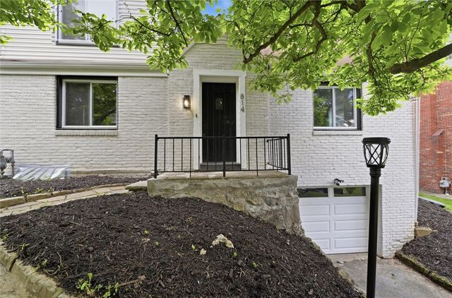 814 Fruithurst Dr, Mt Lebanon, PA 15228