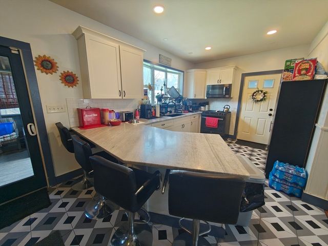 101 Willow St, New Bedford, MA 02740