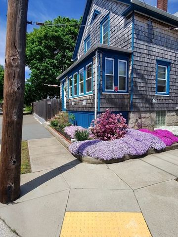 101 Willow St, New Bedford, MA 02740