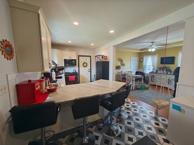 101 Willow St, New Bedford, MA 02740