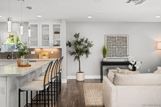 10059 Estrella Dr, La Mesa, CA 91941