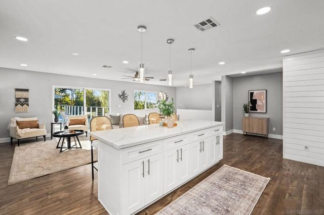 10059 Estrella Dr, La Mesa, CA 91941