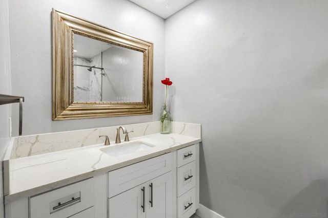 10059 Estrella Dr, La Mesa, CA 91941