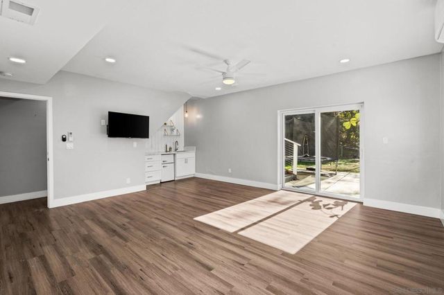 10059 Estrella Dr, La Mesa, CA 91941