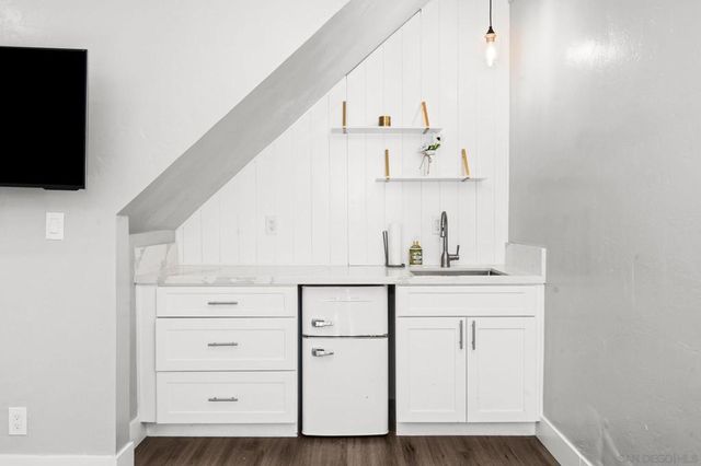 10059 Estrella Dr, La Mesa, CA 91941