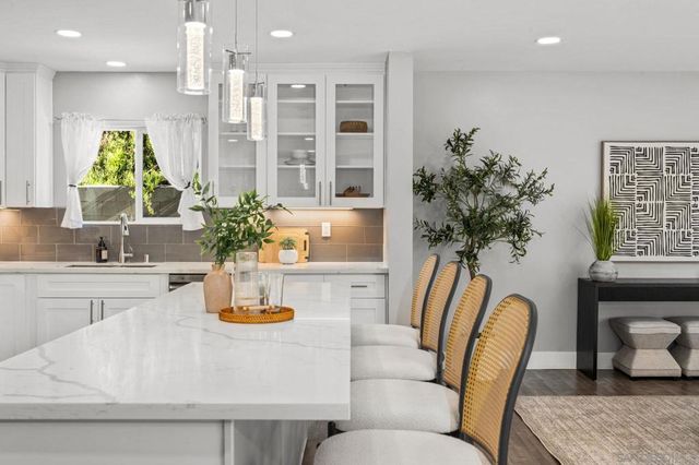 10059 Estrella Dr, La Mesa, CA 91941