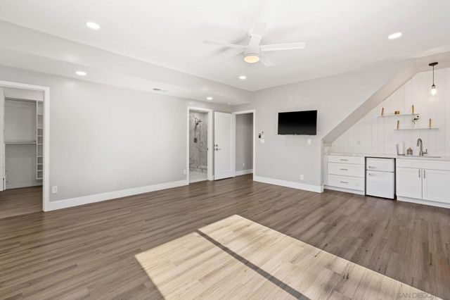 10059 Estrella Dr, La Mesa, CA 91941