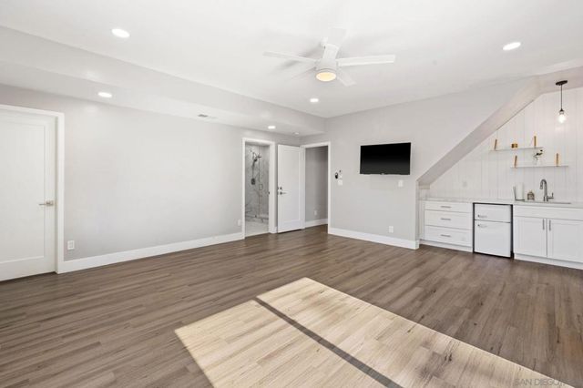 10059 Estrella Dr, La Mesa, CA 91941