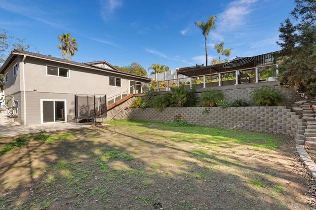 10059 Estrella Dr, La Mesa, CA 91941