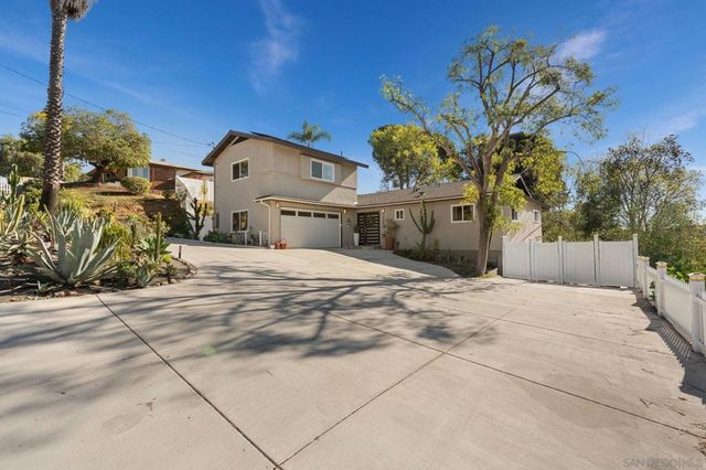 10059 Estrella Dr, La Mesa, CA 91941