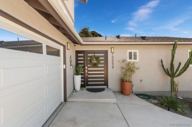 10059 Estrella Dr, La Mesa, CA 91941