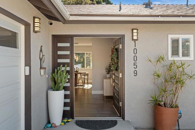 10059 Estrella Dr, La Mesa, CA 91941