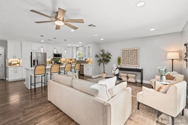 10059 Estrella Dr, La Mesa, CA 91941