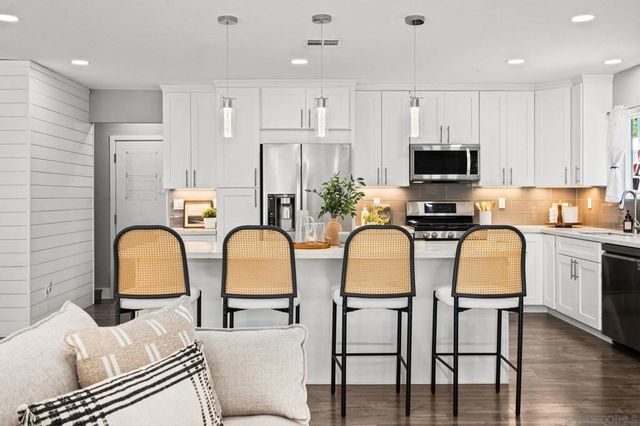 10059 Estrella Dr, La Mesa, CA 91941