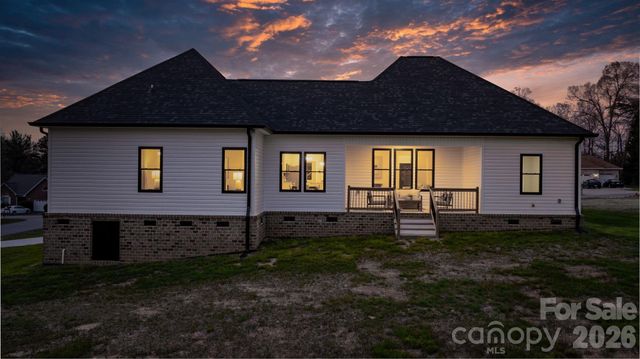 1213 Creekside Drive, Conover, NC 28613