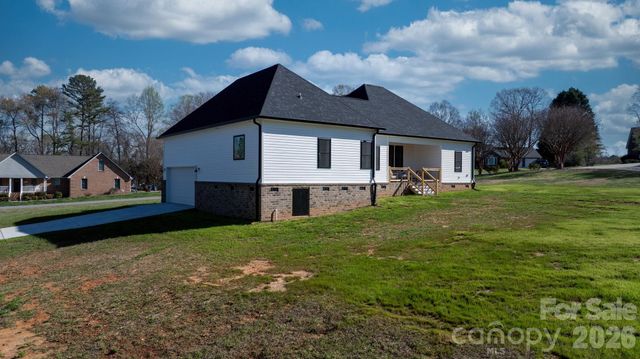 1213 Creekside Drive, Conover, NC 28613
