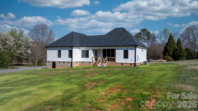 1213 Creekside Drive, Conover, NC 28613