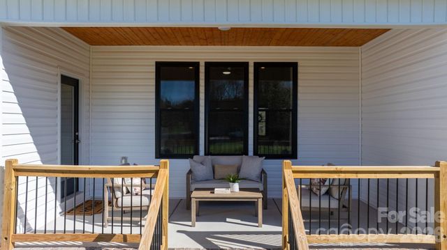 1213 Creekside Drive, Conover, NC 28613