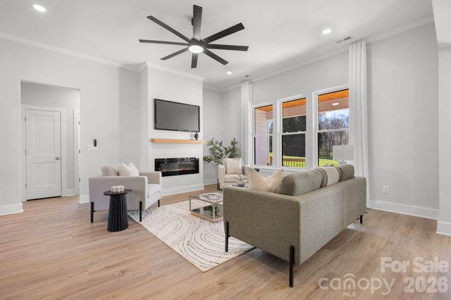 1213 Creekside Drive, Conover, NC 28613