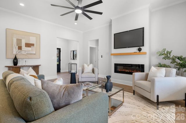 1213 Creekside Drive, Conover, NC 28613