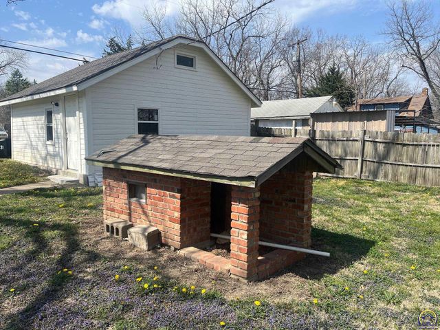 2521 SE Michigan AVE, Topeka, KS 66605