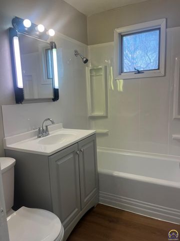 2521 SE Michigan AVE, Topeka, KS 66605