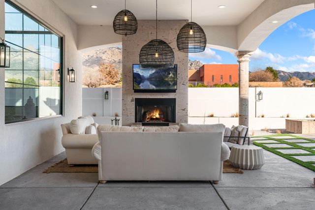 9400 Elena Drive NE, Albuquerque, NM 87122