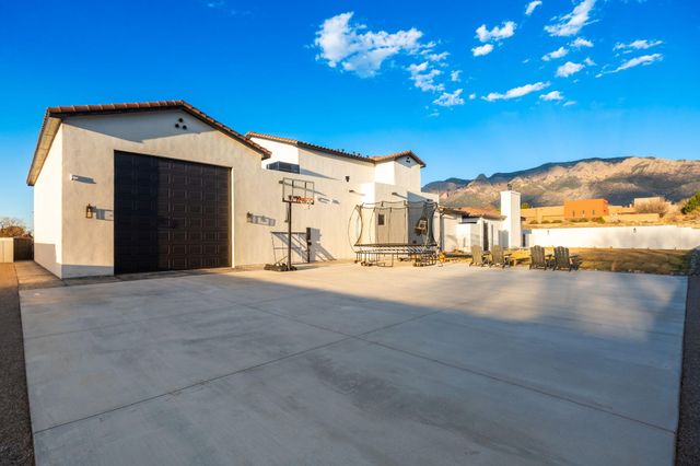 9400 Elena Drive NE, Albuquerque, NM 87122