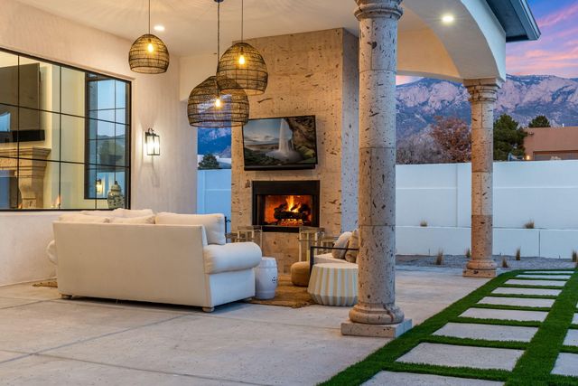 9400 Elena Drive NE, Albuquerque, NM 87122