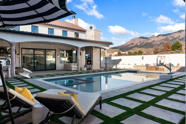 9400 Elena Drive NE, Albuquerque, NM 87122