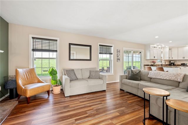 5010 Oak Point Drive, Kennedy Twp, PA 15136