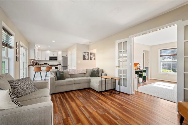 5010 Oak Point Drive, Kennedy Twp, PA 15136