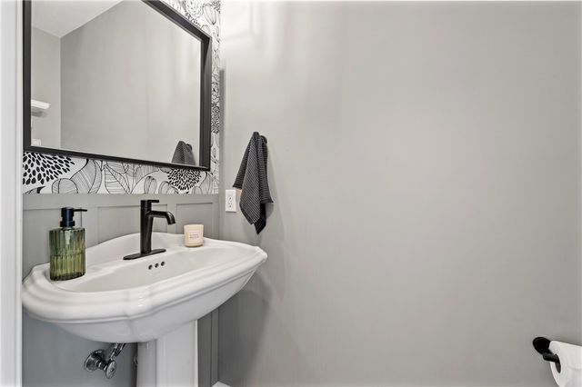 5010 Oak Point Drive, Kennedy Twp, PA 15136