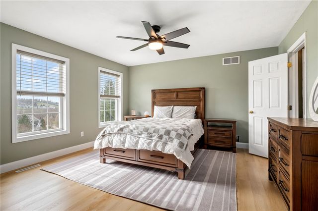 5010 Oak Point Drive, Kennedy Twp, PA 15136