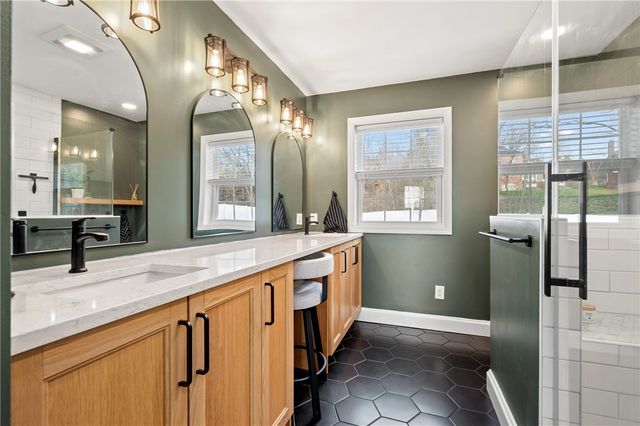 5010 Oak Point Drive, Kennedy Twp, PA 15136