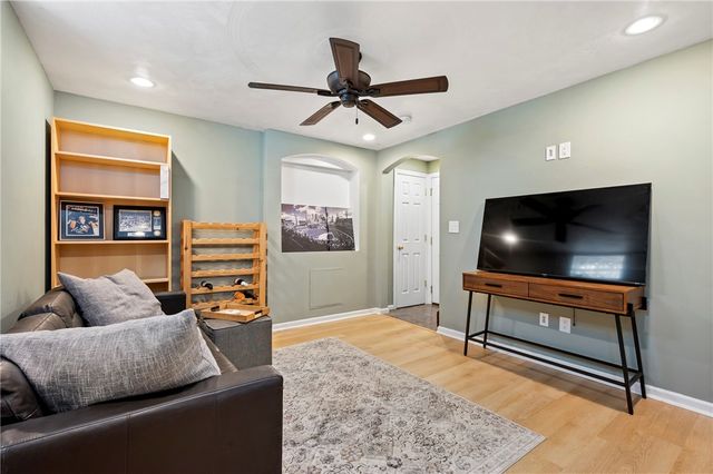 5010 Oak Point Drive, Kennedy Twp, PA 15136