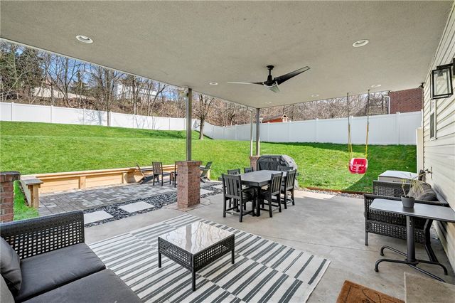 5010 Oak Point Drive, Kennedy Twp, PA 15136