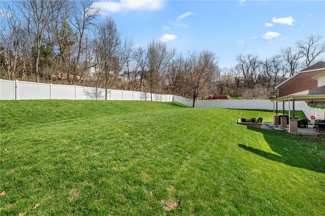 5010 Oak Point Drive, Kennedy Twp, PA 15136