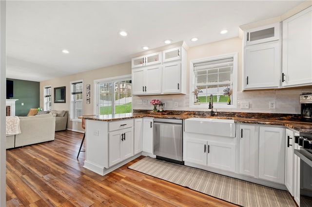 5010 Oak Point Drive, Kennedy Twp, PA 15136