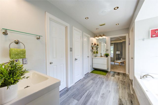 5222 Summer Snow Drive, Houston, TX 77041