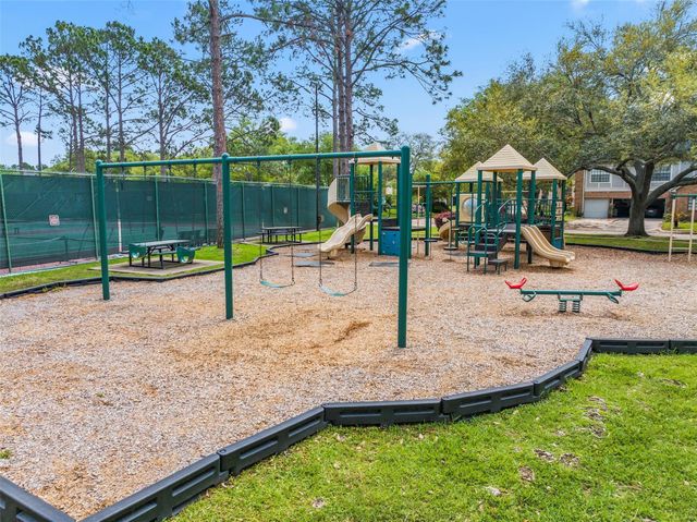 5222 Summer Snow Drive, Houston, TX 77041