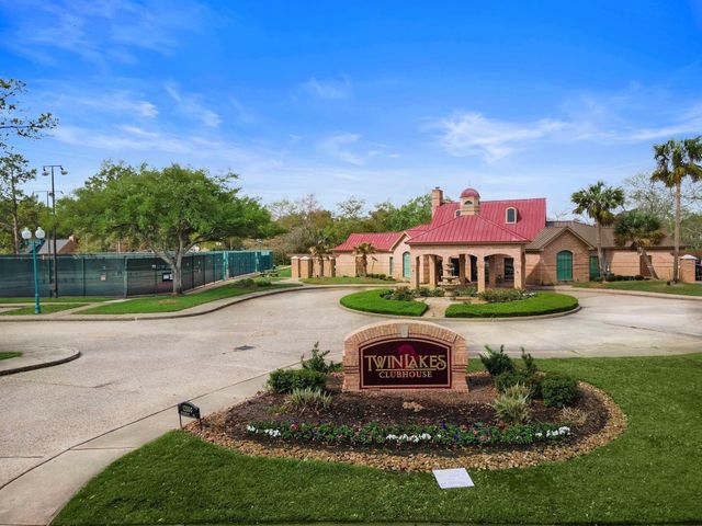 5222 Summer Snow Drive, Houston, TX 77041