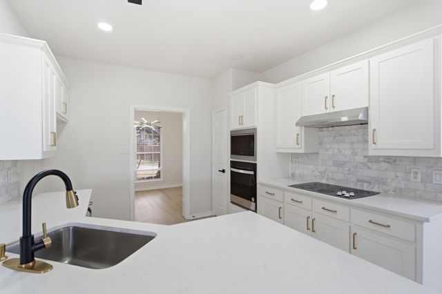 2021 Camelot Drive, Lewisville, TX 75067
