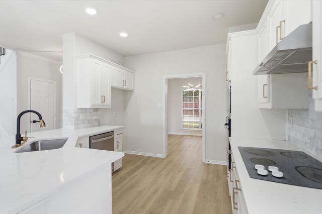 2021 Camelot Drive, Lewisville, TX 75067