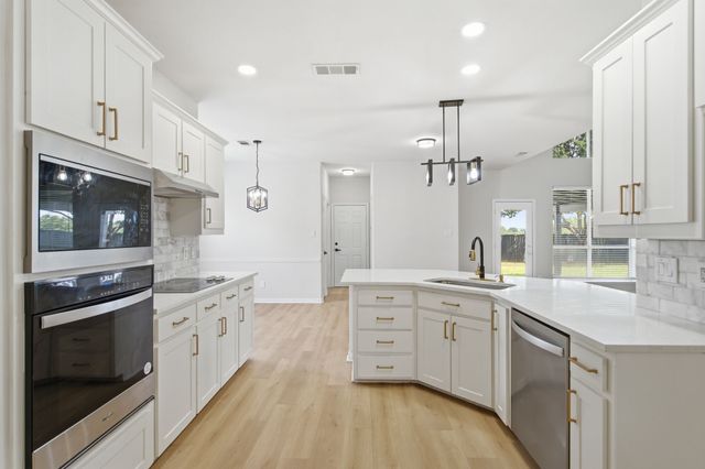 2021 Camelot Drive, Lewisville, TX 75067