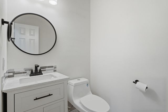 2021 Camelot Drive, Lewisville, TX 75067