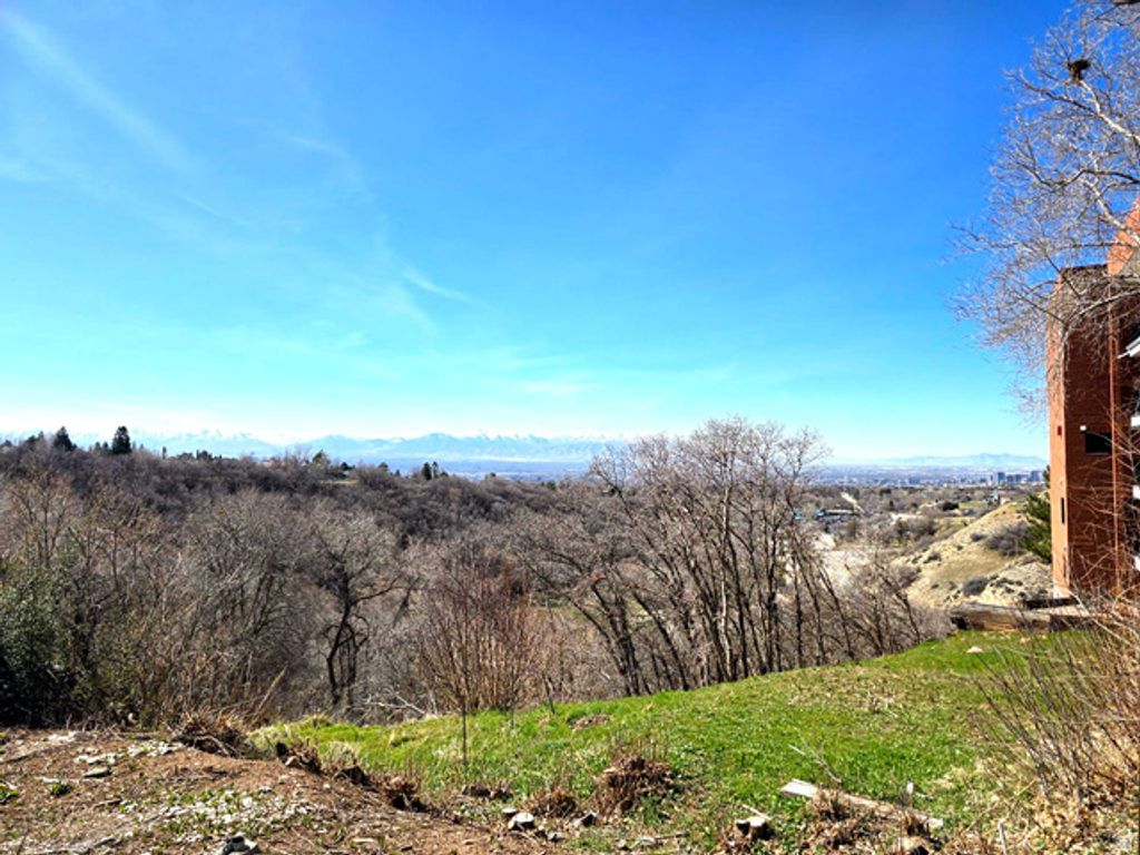 Image 33 of property listing at 850 S DONNER WAY #300, Salt Lake City, UT 84108